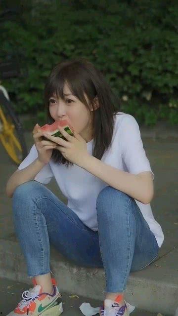 只愿当个吃瓜群众