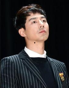 吃瓜群众最帅的男神,揭秘吃瓜群众最帅男神的风采